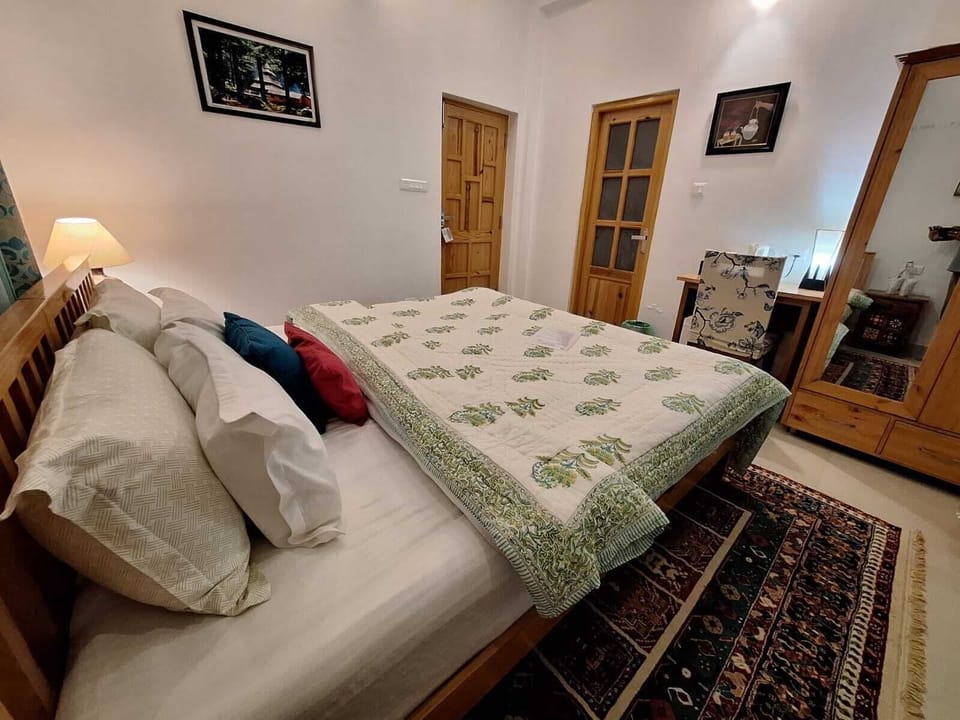 Deluxe Double Room | Iron/ironing board, free WiFi, wheelchair access