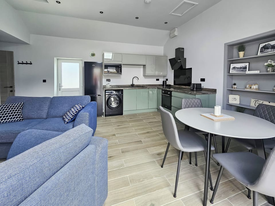Kitchen/diner | Llaethdy Arfryn, Preseli Hills