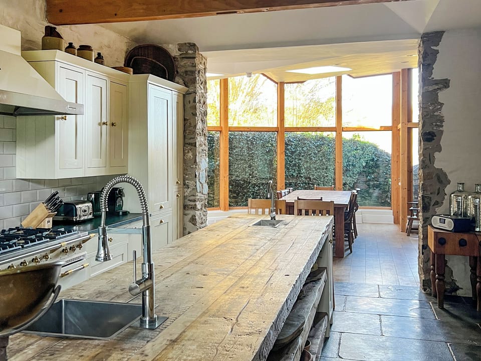 Open plan living space | Anr&aacute;n Manor - Anran @ Tidwell Farm, Newton Abbot