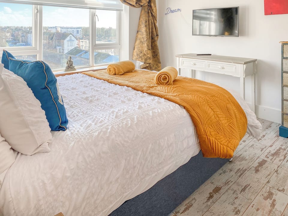Relaxing comfortable king size bed with views of Big Wheel in Dreamland! | Fish N Ships, Margate