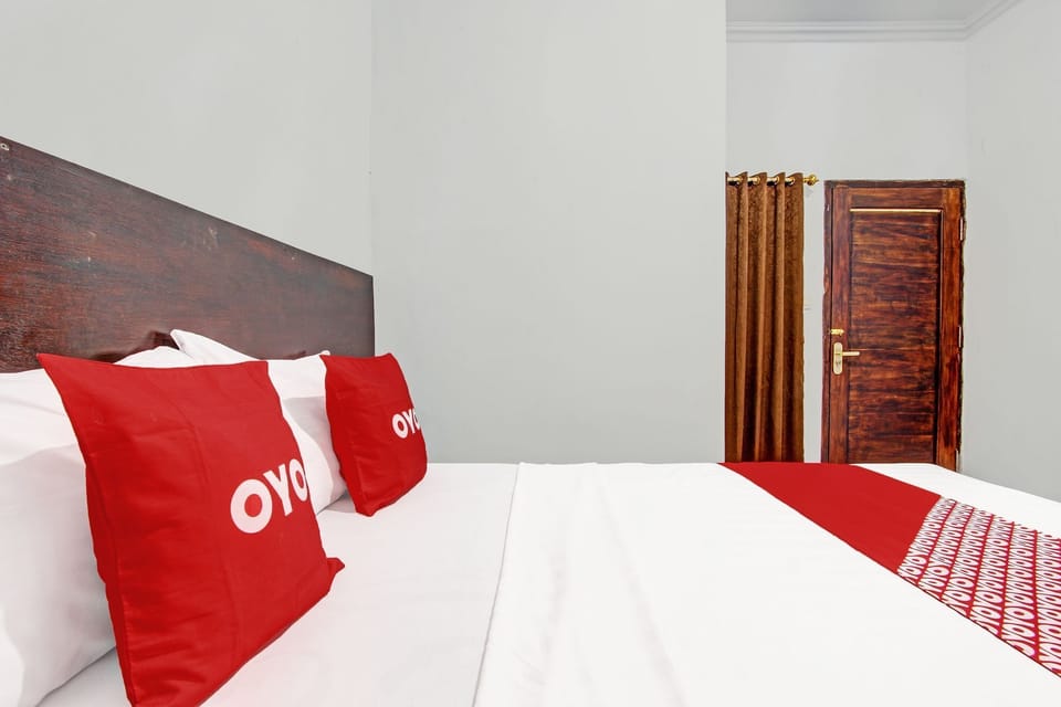 Basic Double Room | Free WiFi, bed sheets