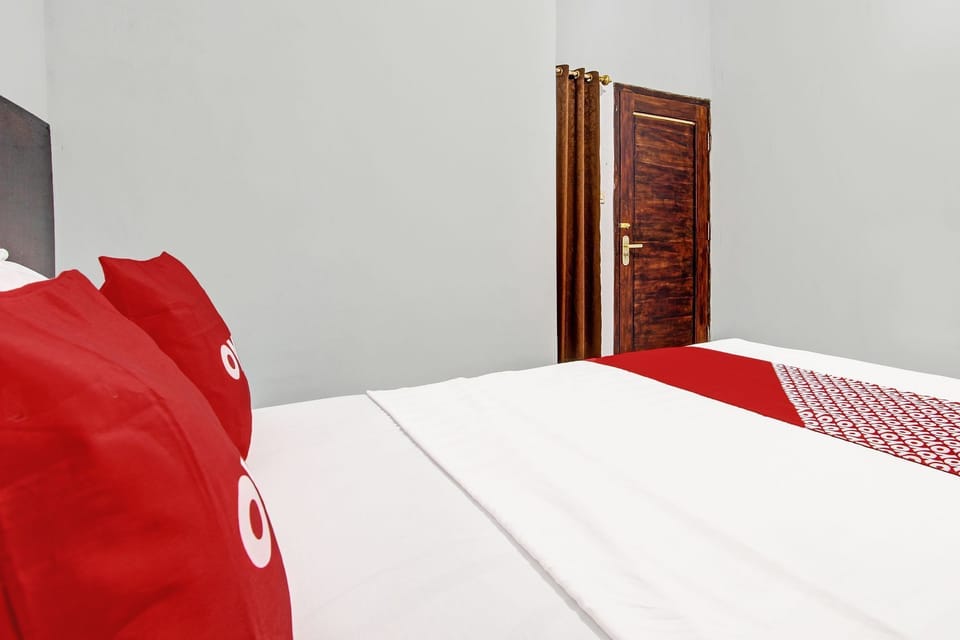 Basic Double Room | Free WiFi, bed sheets