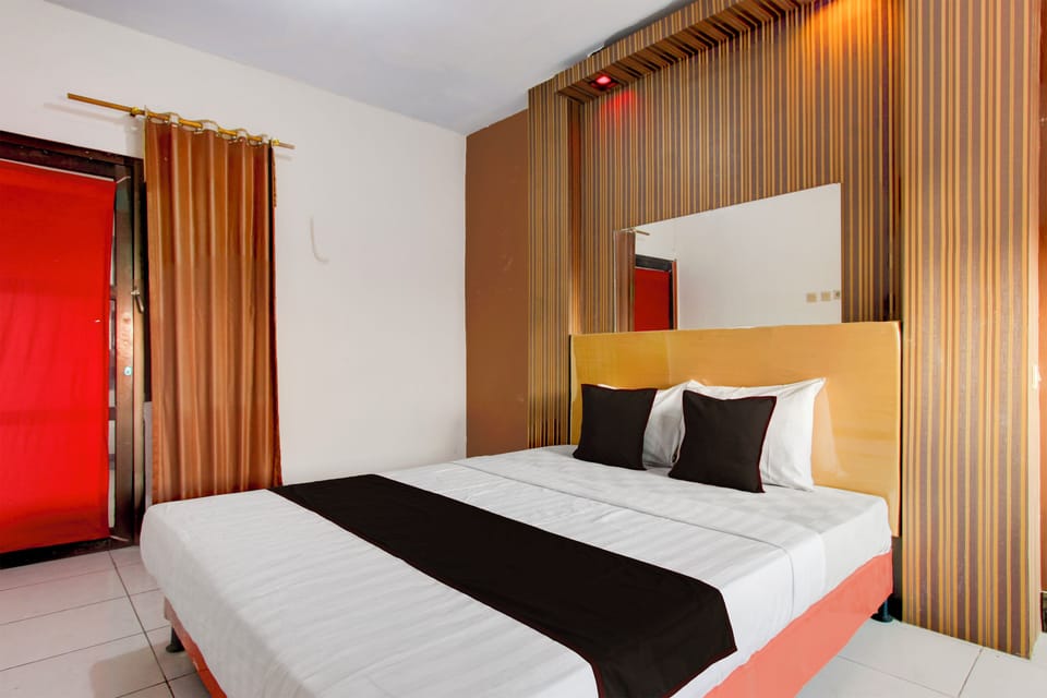 Deluxe Double Room | Desk, free WiFi, bed sheets