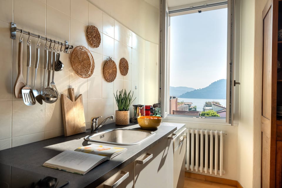 Apartment, Lake View | Private kitchen | Full-size fridge, oven, stovetop, dishwasher