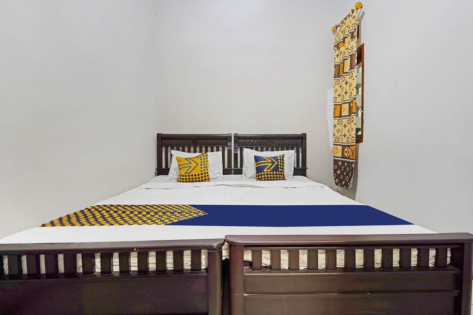 Basic Double Room | WiFi (free), bed sheets