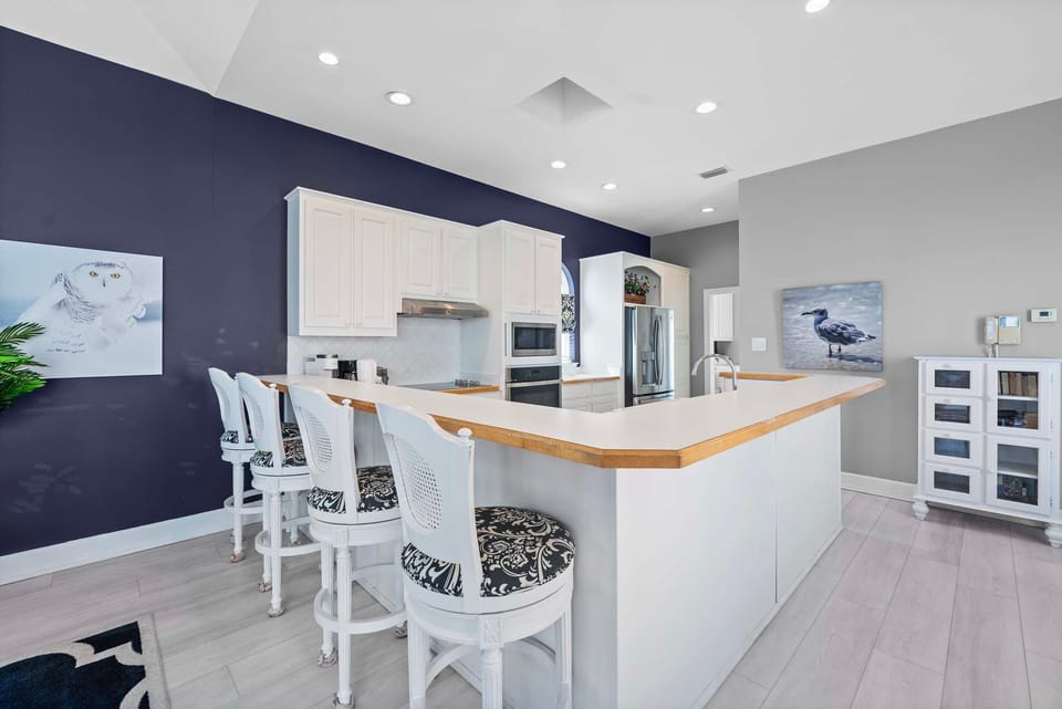 House, Multiple Beds (Candy Land) | Private kitchen | Oven, toaster