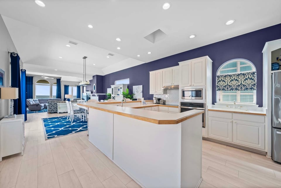 House, Multiple Beds (Candy Land) | Private kitchen | Oven, toaster