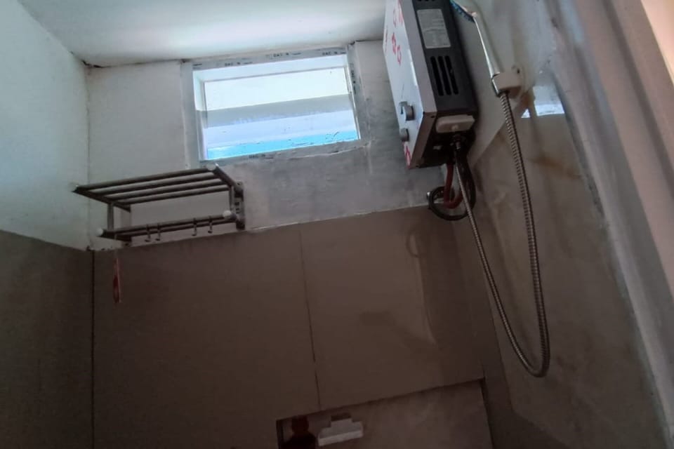 Deluxe Double Room | Bathroom | Shower, towels
