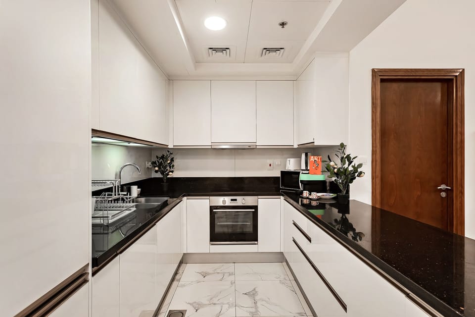 Superior Apartment, 1 Bedroom, Balcony, Pool View | Private kitchen | Full-size fridge, microwave, oven, stovetop