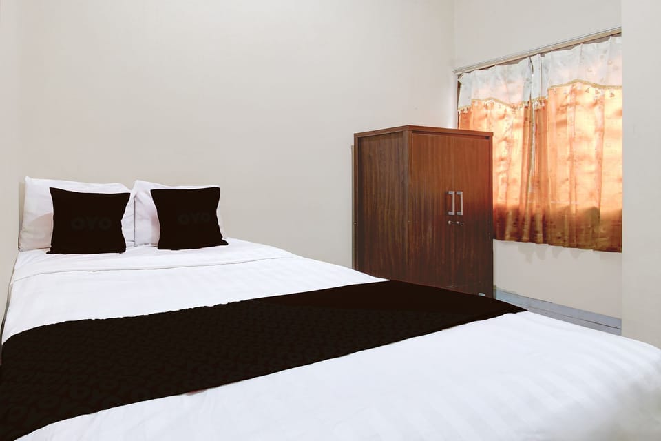 Standard Double Room | Free WiFi, bed sheets