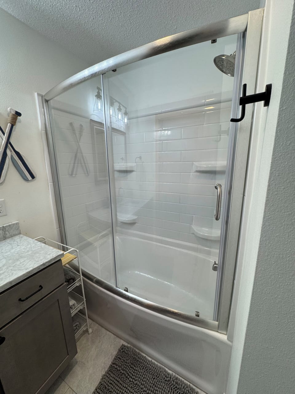 Bathroom #1 - Tub/shower