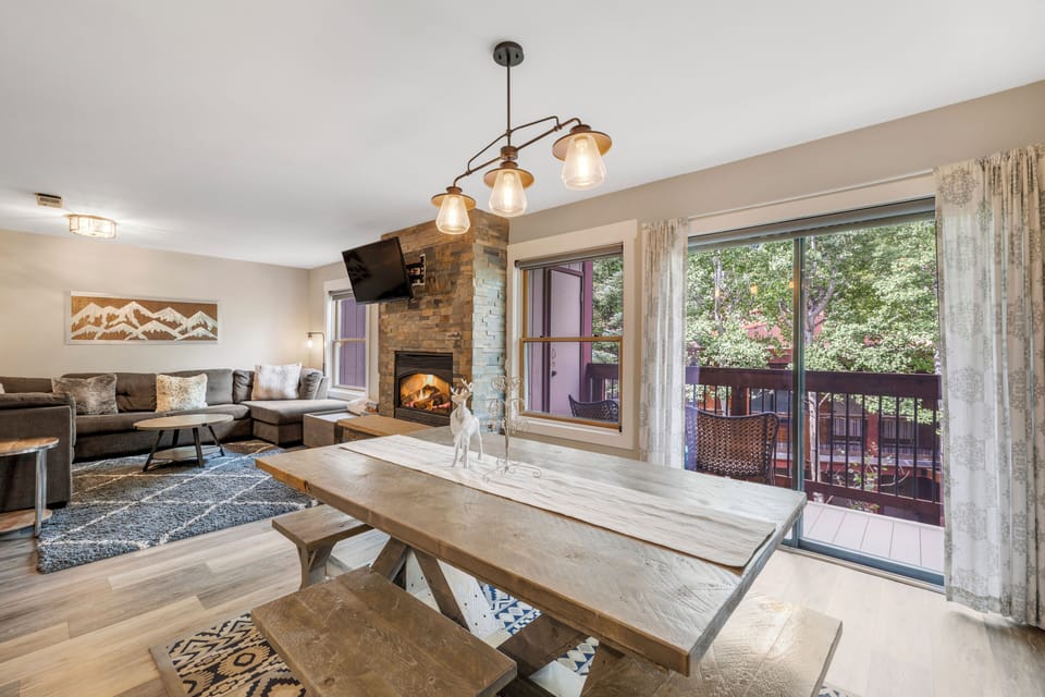 Dining Area/Balcony