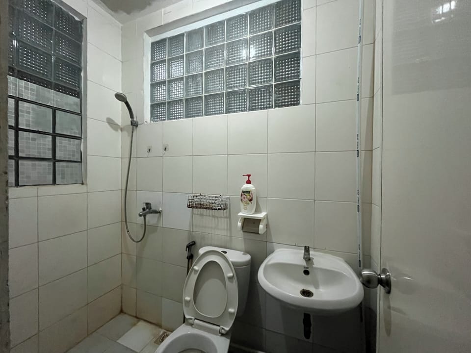 Deluxe Double Room | Bathroom | Shower, towels, soap