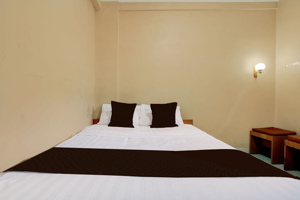 Standard Double Room | Free WiFi, bed sheets
