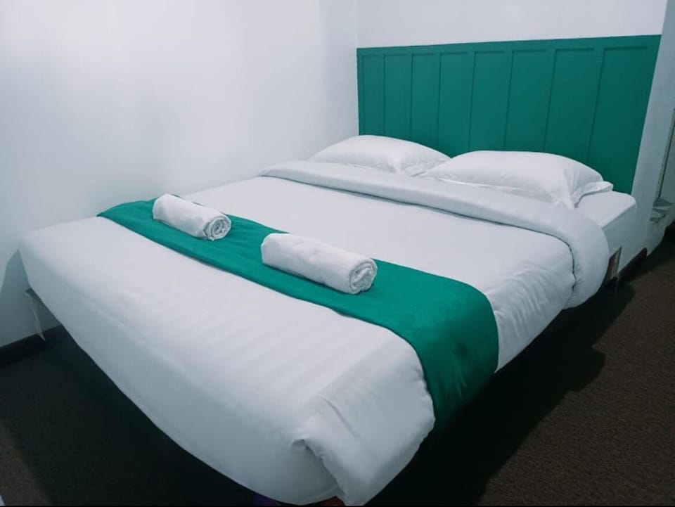 Standard Double Room | Soundproofing, bed sheets