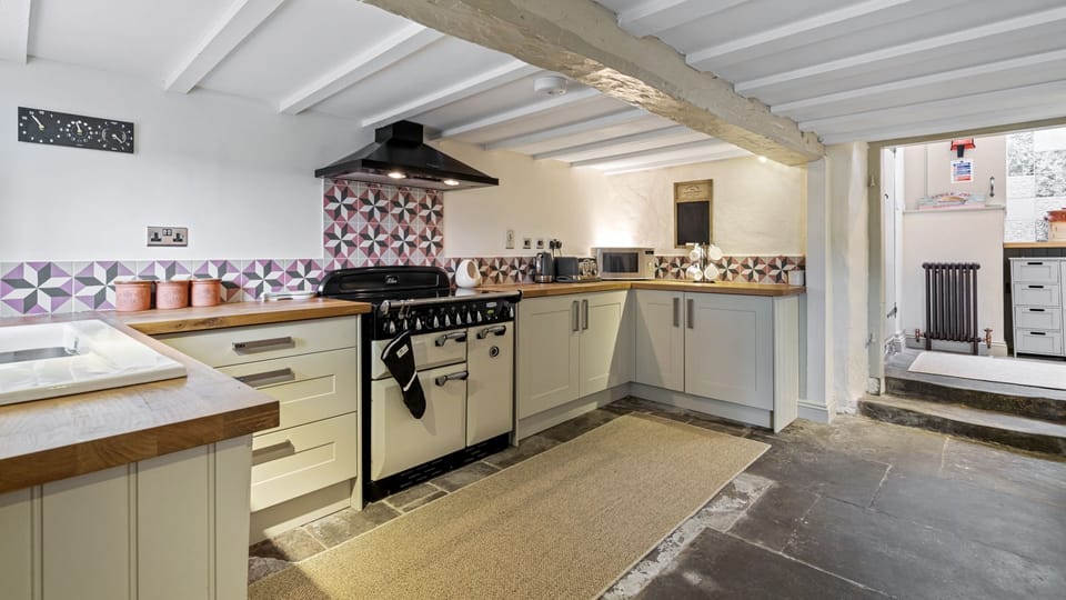 The kitchen is well equipped.