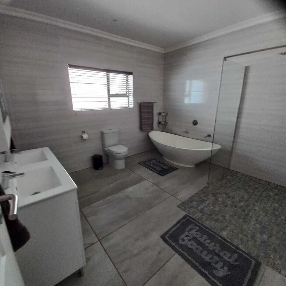 Deluxe Room | Bathroom | Soap