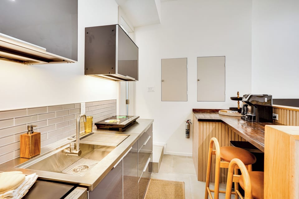 Kitchenette | Dishware & Flatware | 4 Interior Steps