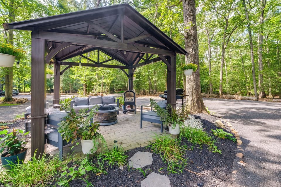 Gazebo | Gas Grill | Fire Pit