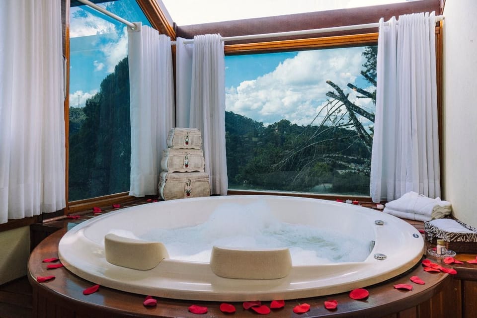 MASTER AR CHALET | In-room safe, iron/ironing board, free WiFi, bed sheets