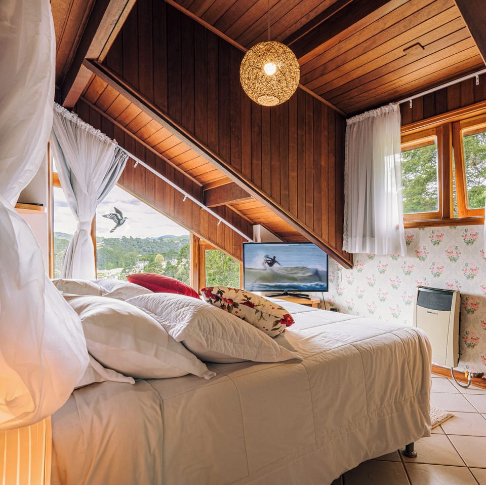 ZEN SUITE | In-room safe, iron/ironing board, free WiFi, bed sheets