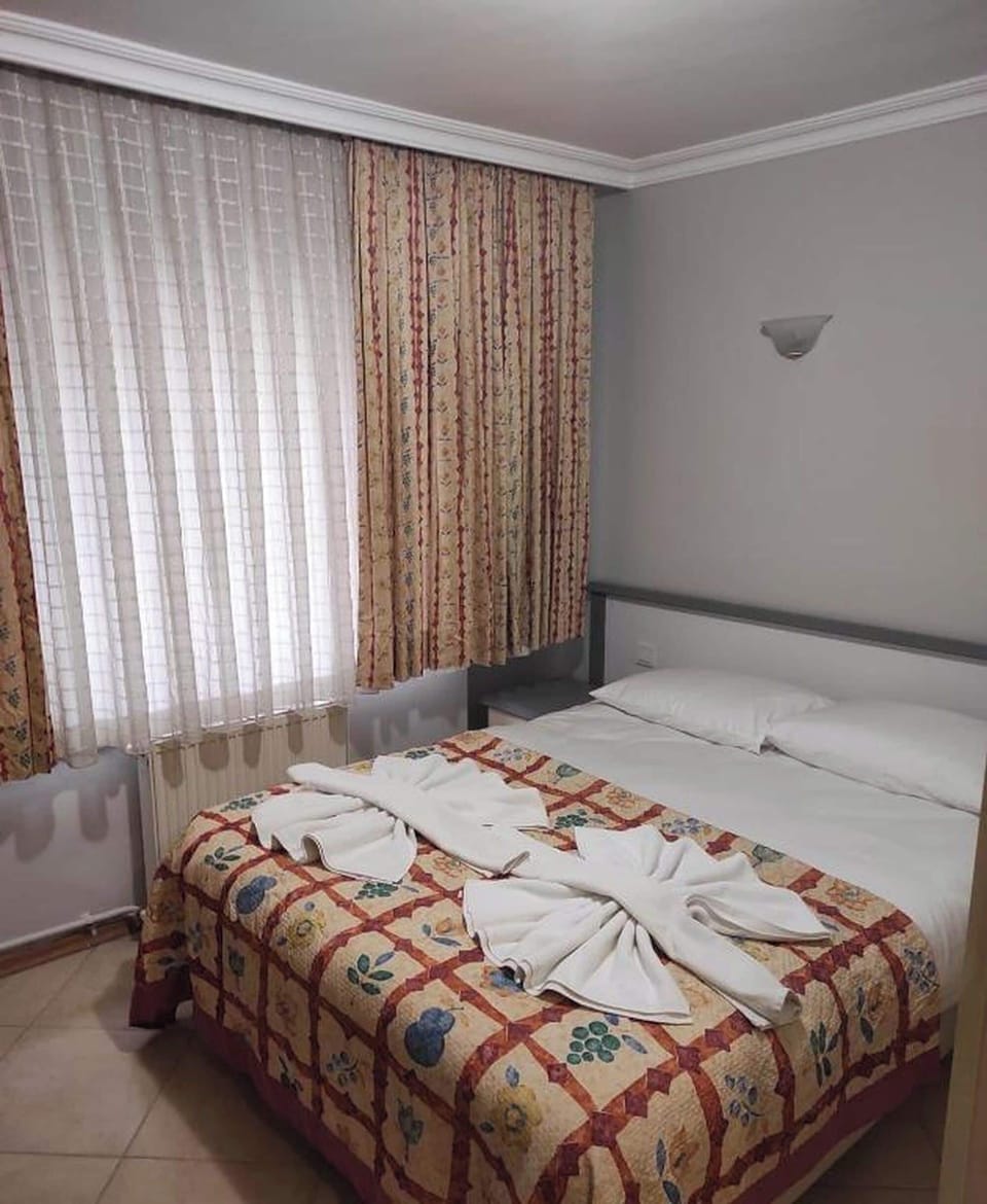 Standard Double Room | In-room safe, laptop workspace, free WiFi