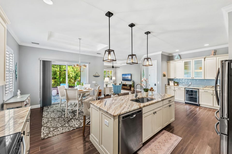 House (3 Bedrooms) | Private kitchen | Fridge, microwave, oven, stovetop