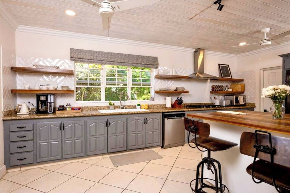 House, 5 Bedrooms, Private Pool, Garden View | Interior