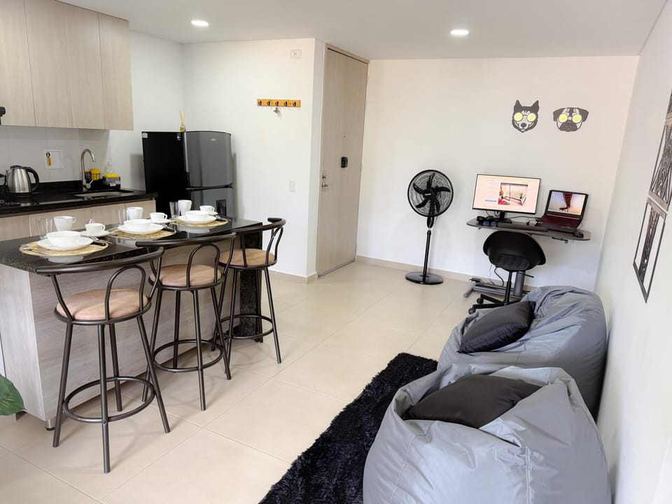 Comfort Apartment, Balcony, Mountain View | Living area