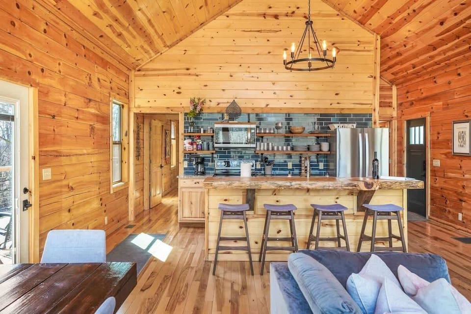 Cabin, Multiple Beds, Hot Tub (Fern Woods) | Interior