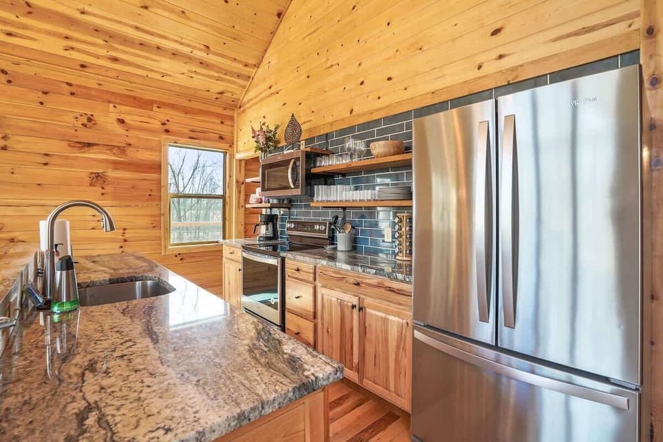 Cabin, Multiple Beds, Hot Tub (Fern Woods) | Private kitchen