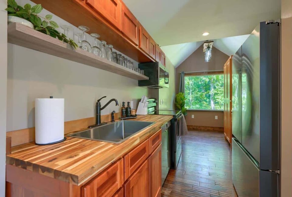 Cabin, Multiple Beds, Hot Tub (Tranquil Heights) | Private kitchen