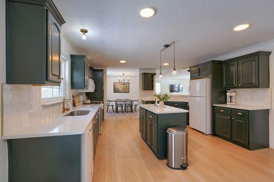Cabin, Multiple Beds, Patio (Buckingham Woods) | Private kitchen