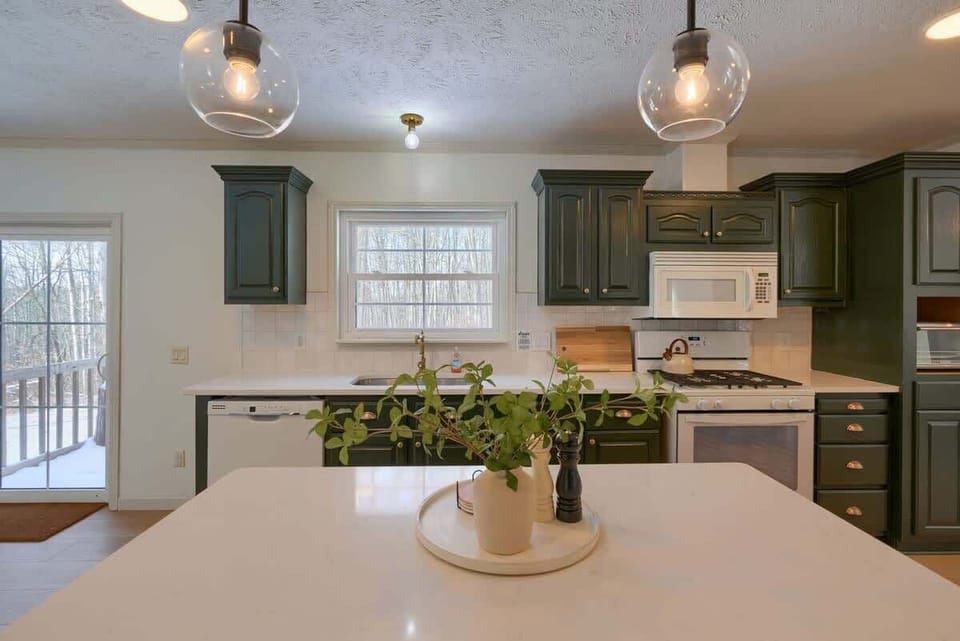 Cabin, Multiple Beds, Patio (Buckingham Woods) | Private kitchen