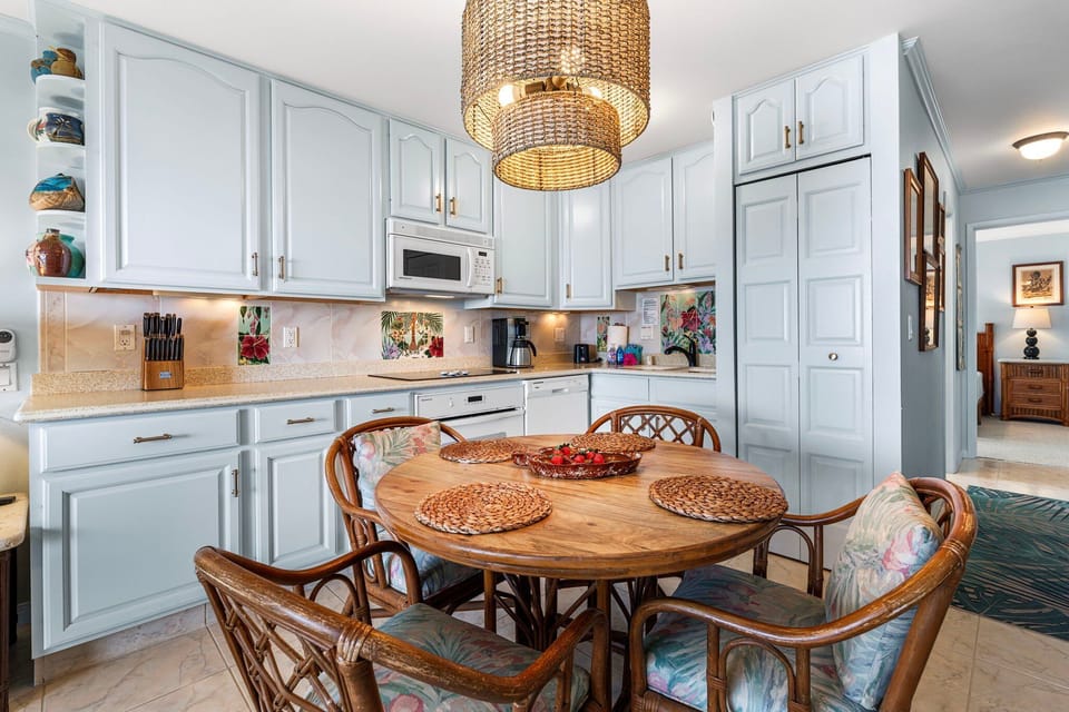 Condo, 1 Queen Bed with Sofa bed, Lanai, Ocean View (Kona Isle E21) | Private kitchen | Fridge, microwave, oven, stovetop