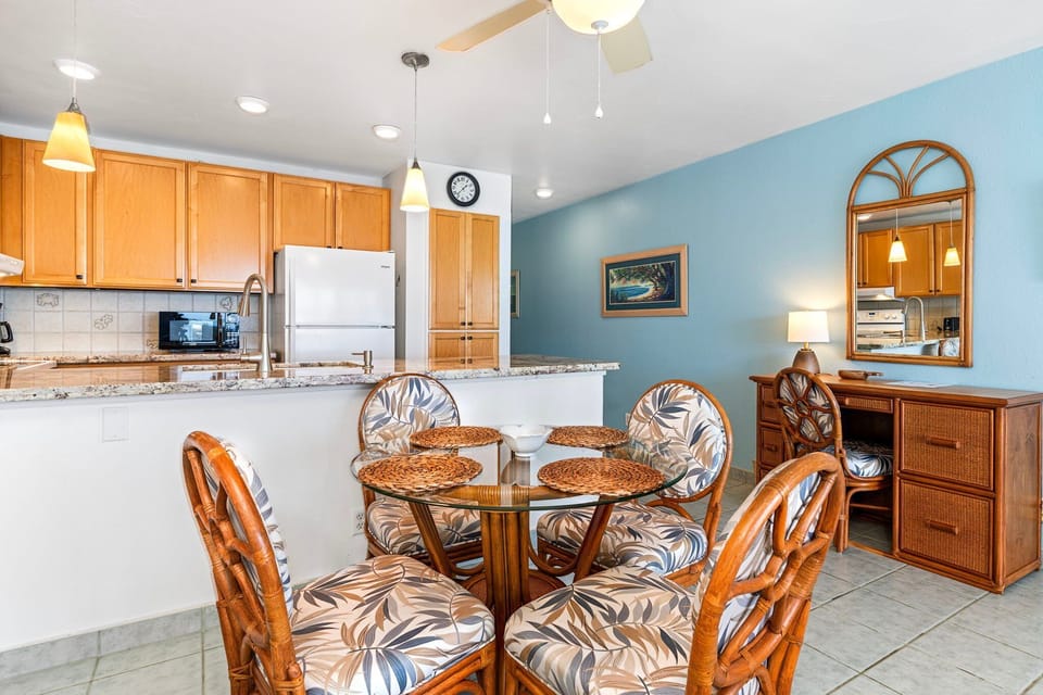 Condo, 1 King Bed with Sofa bed, Lanai, Ocean View (Sea Village 1103) | Dining
