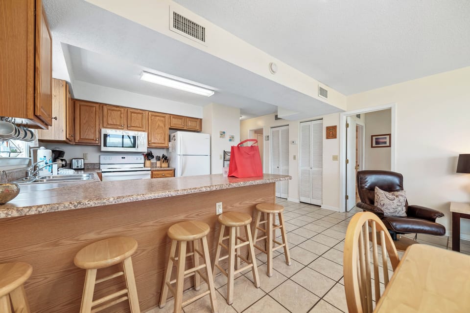 Breakfast bar and kitchen
