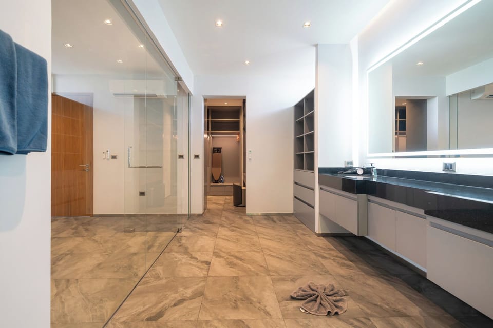 Luxury Villa, Pool View | Bathroom | Shower, hair dryer, bidet, towels