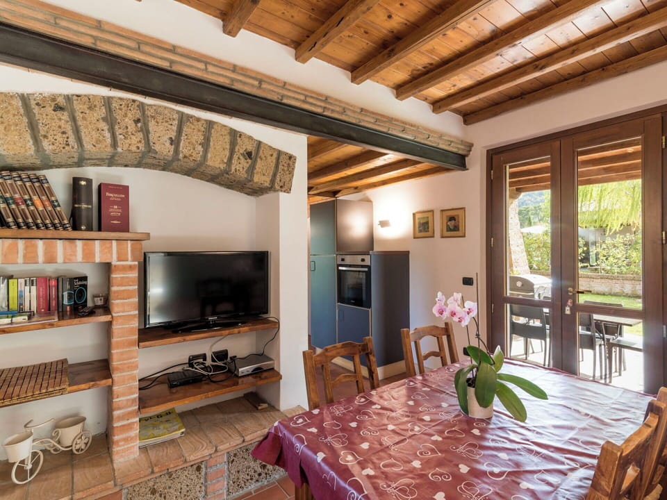 Wall, Furniture, Wood, Flooring, Interior Design, Kitchen & Dining Room Table, Floor, Ceiling, Home, Table