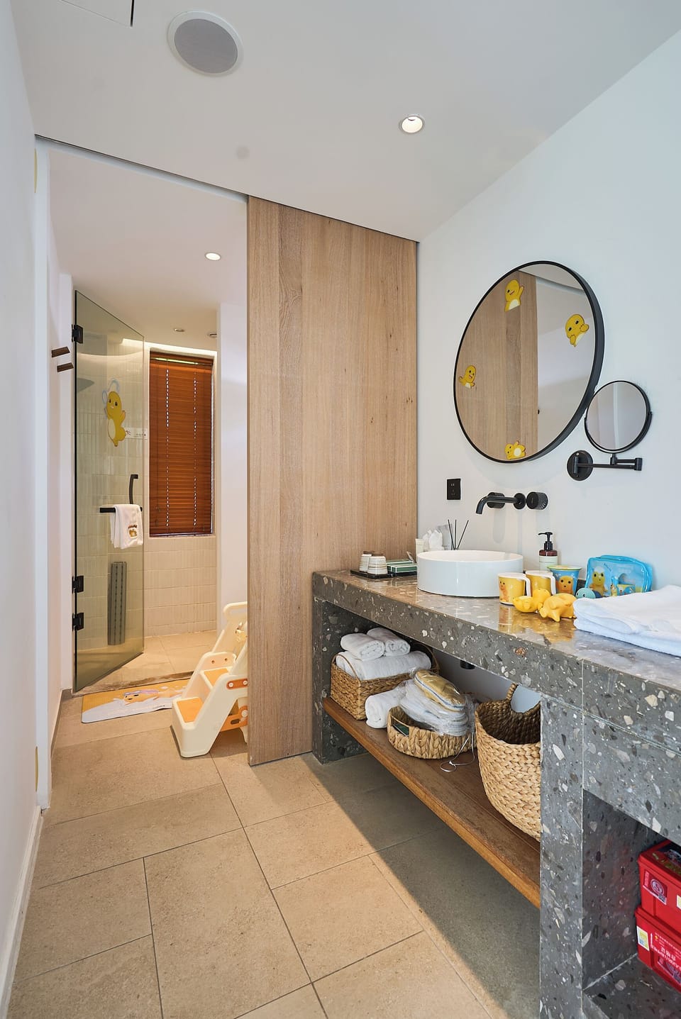 Luxury Double Room, Balcony, Garden View | Bathroom | Rainfall showerhead, free toiletries, hair dryer, slippers