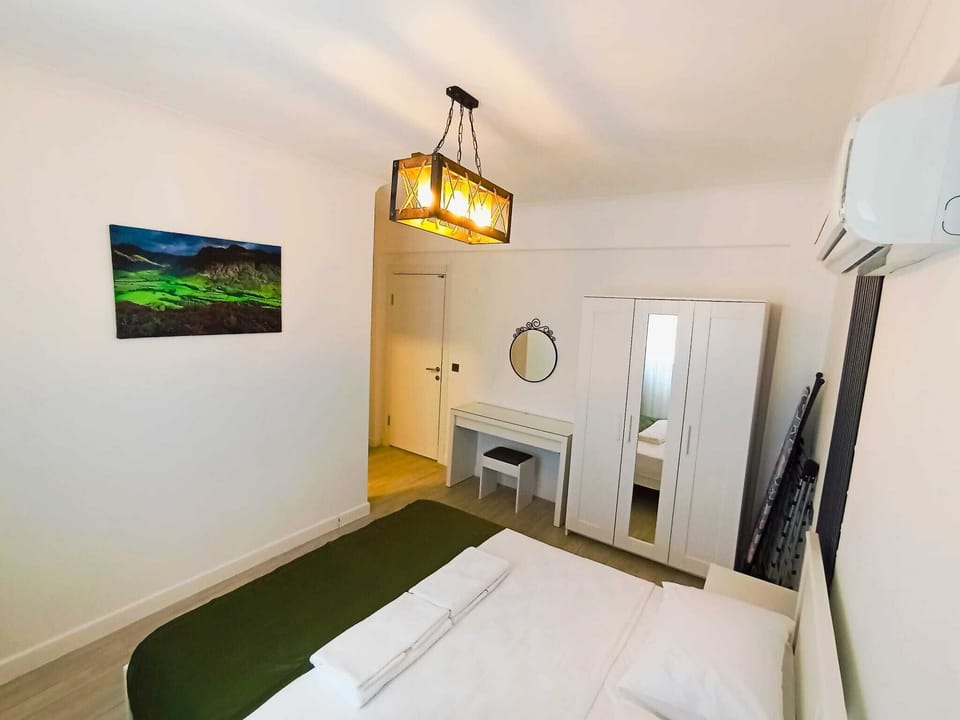 Comfort Villa, Mountain View, Poolside | Premium bedding, soundproofing, iron/ironing board, free WiFi