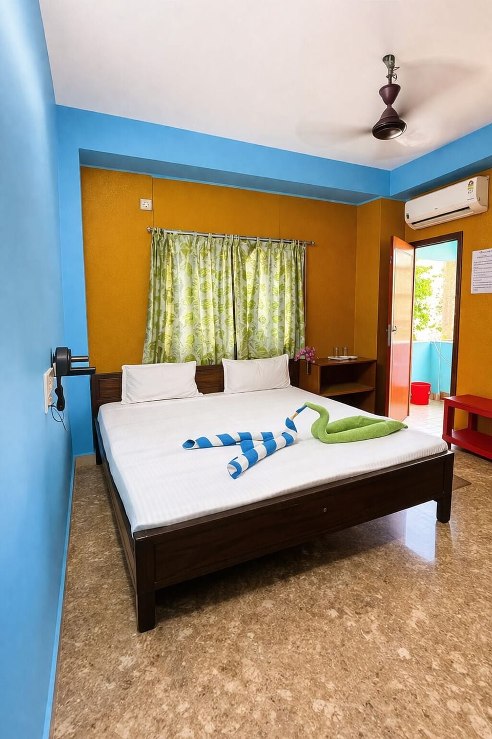 Deluxe Double Room | Hypo-allergenic bedding, in-room safe, desk, soundproofing