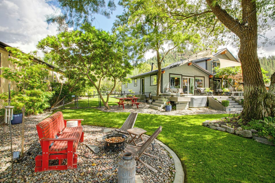 House Exterior | Gas Fire Pit | Private Yard