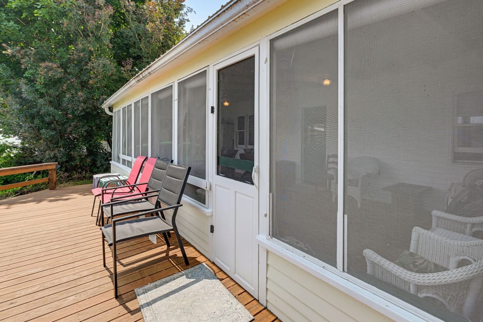Lakefront Deck | Gas Grill
