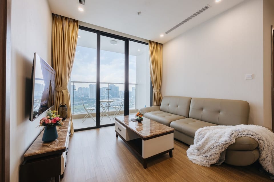 Standard Apartment, Balcony, City View | Living area