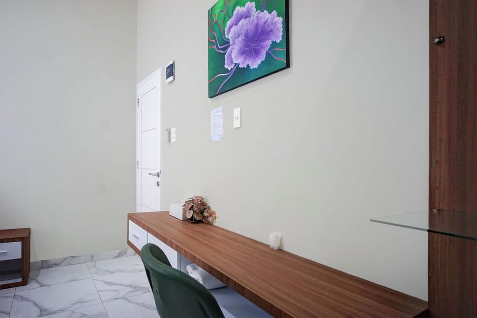 Deluxe Double Room | Laptop workspace, WiFi (free), bed sheets