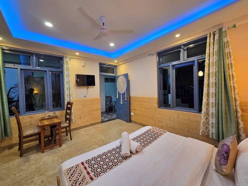 Superior Room | Laptop workspace, iron/ironing board, free WiFi