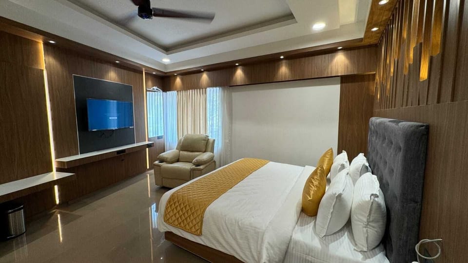 Family Suite, Park View | Laptop workspace, free WiFi