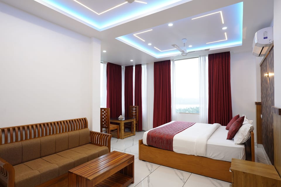 Deluxe Double Room, Balcony | Free WiFi