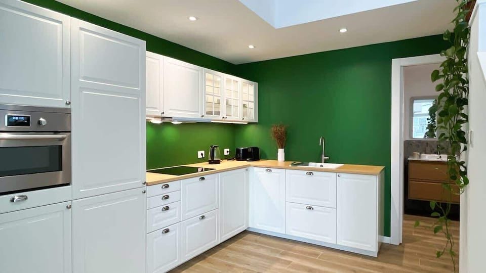 Lovely white kitchen with accessories